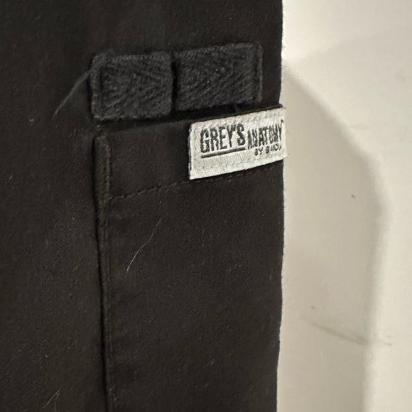 Grey’s Anatomy by Barco Medium Black V-Neck Scrub Top - Picture 3 of 5